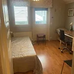 Cozy Near Centre And Golf Course, Upstairs Δωμάτια σε οικογενειακή κατοικία