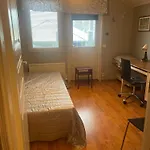 Cozy Near Centre And Golf Course, Upstairs Δωμάτια σε οικογενειακή κατοικία