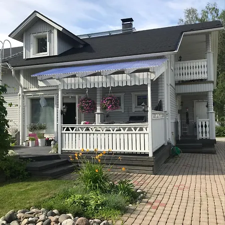 ホームステイ Cozy Near Centre And Golf Course, Upstairs ロヴァニエミ