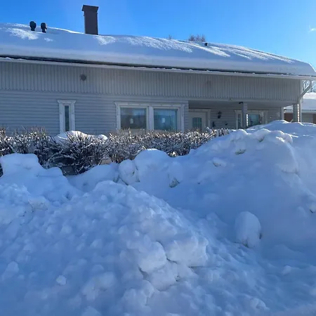 Cozy Near Centre And Golf Course, Upstairs Habitación en casa particular