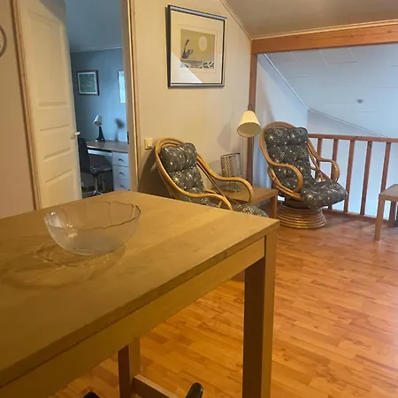 Cozy Near Centre And Golf Course, Upstairs 홈스테이 로바니에미