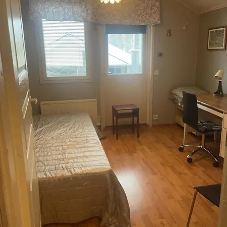 Cozy Near Centre And Golf Course, Upstairs 홈스테이