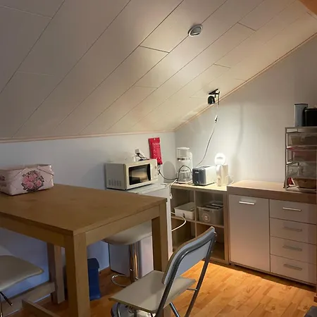 Cozy Near Centre And Golf Course, Upstairs 홈스테이 로바니에미