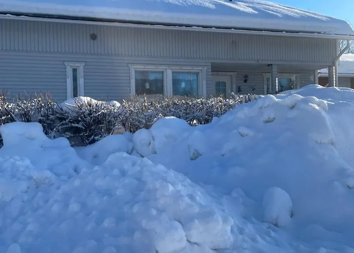 Cozy Near Centre And Golf Course, Upstairs Privat bolig